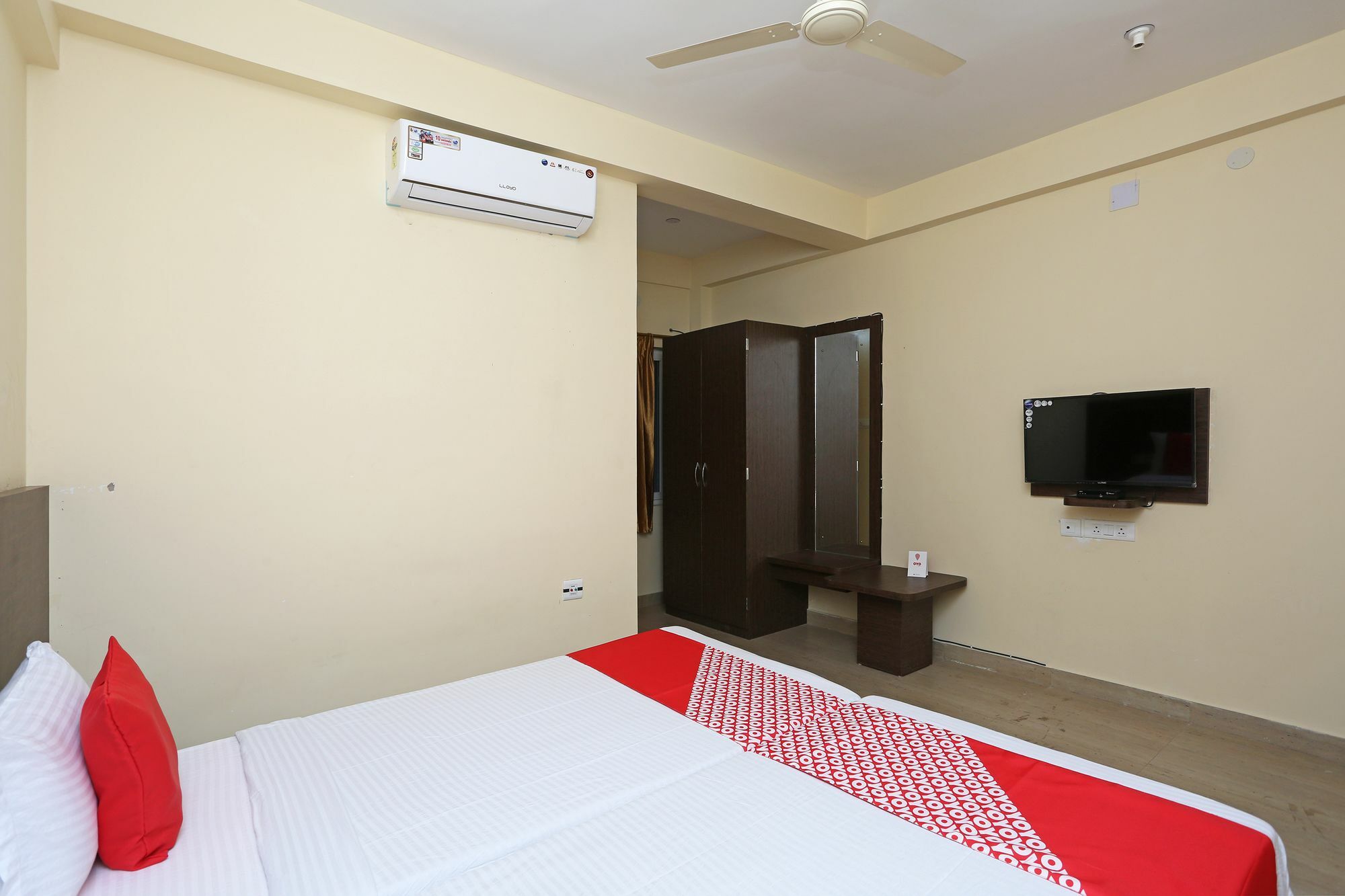 Oyo 11343 Hotel Sai International Bhubaneswar Bagian luar foto