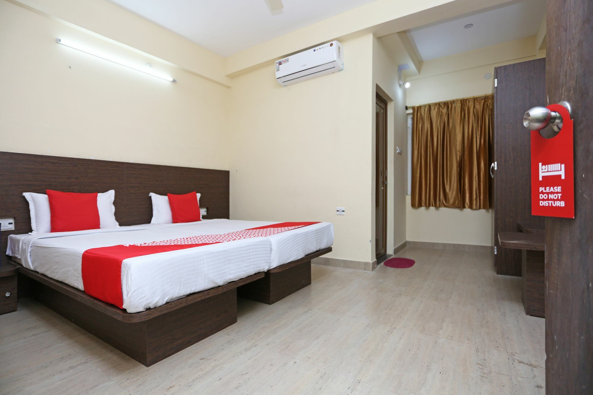 Oyo 11343 Hotel Sai International Bhubaneswar Bagian luar foto